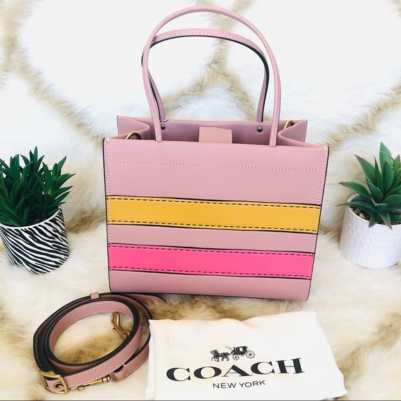 Coach Cashin Carry 22 C9814 Trompe L'oeil Print - Spring 2022 Runway Collection - Picture 5 of 16